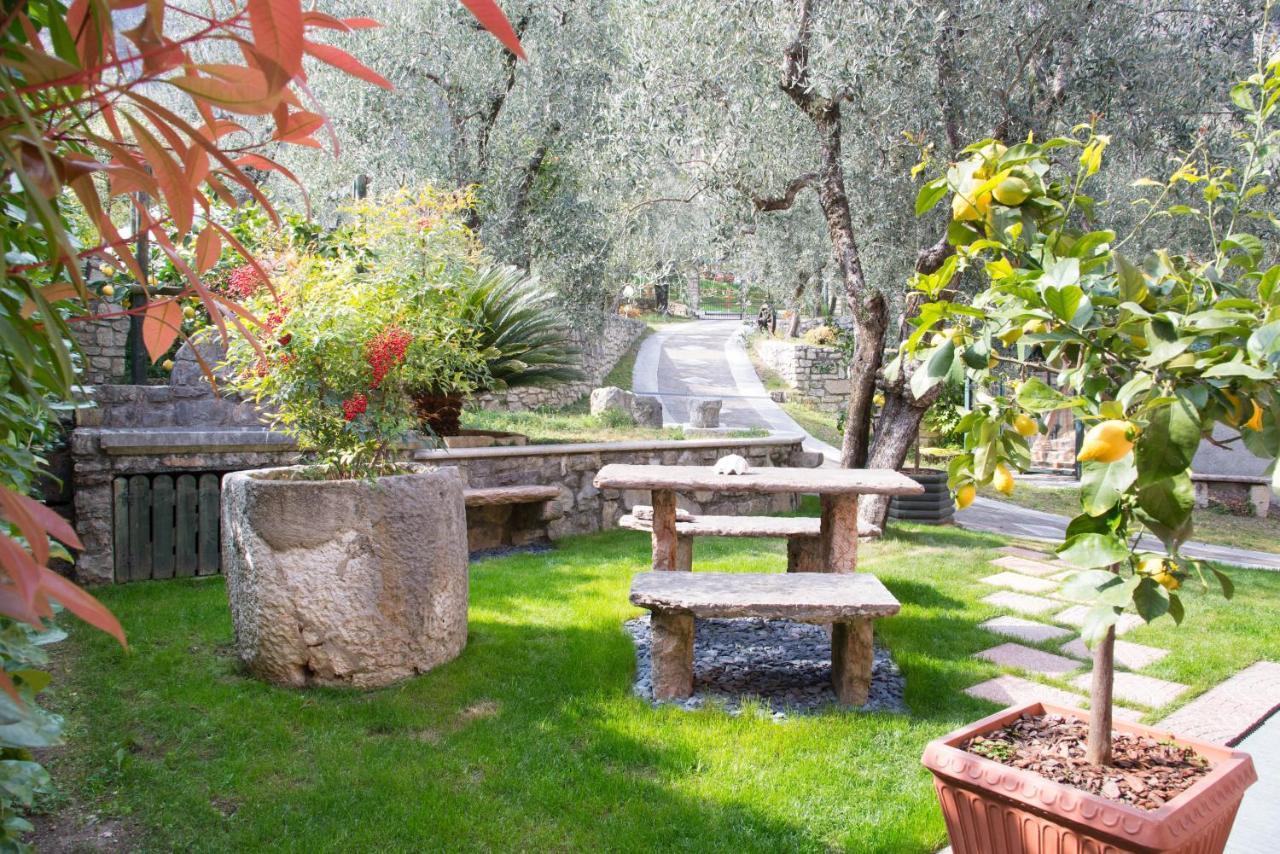 Guesthouse "Villa Tamas" Limone sul Garda Exterior photo