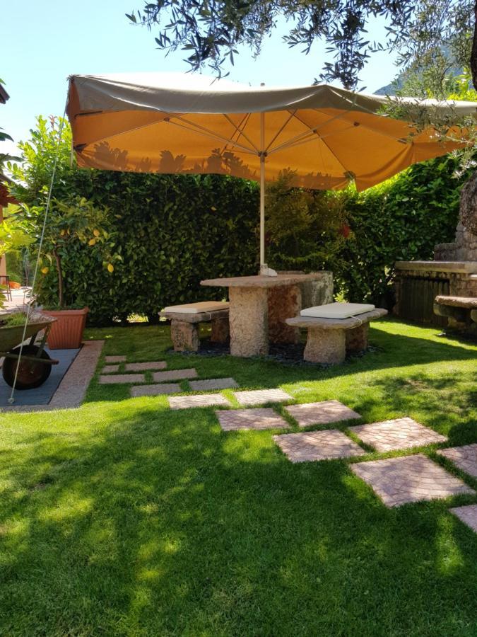Guesthouse "Villa Tamas" Limone sul Garda Exterior photo