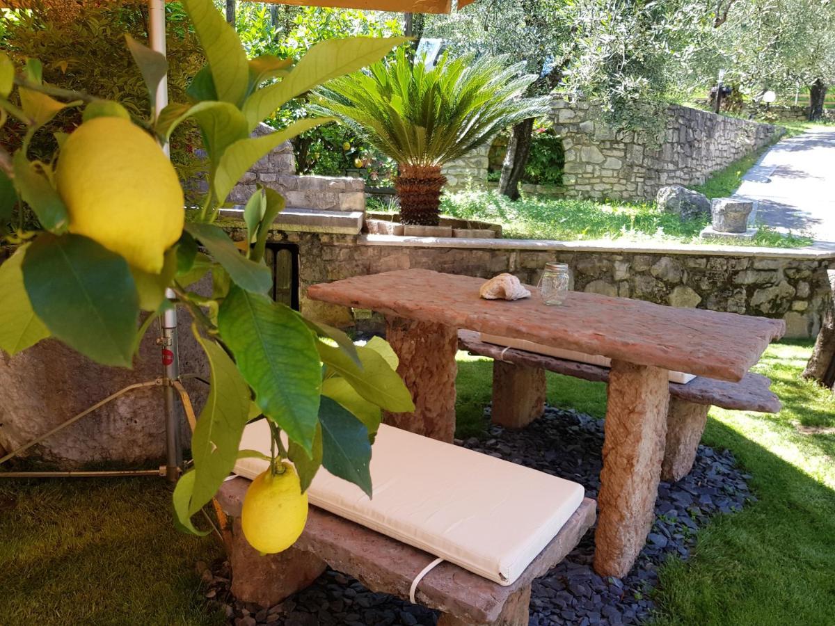 Guesthouse "Villa Tamas" Limone sul Garda Exterior photo